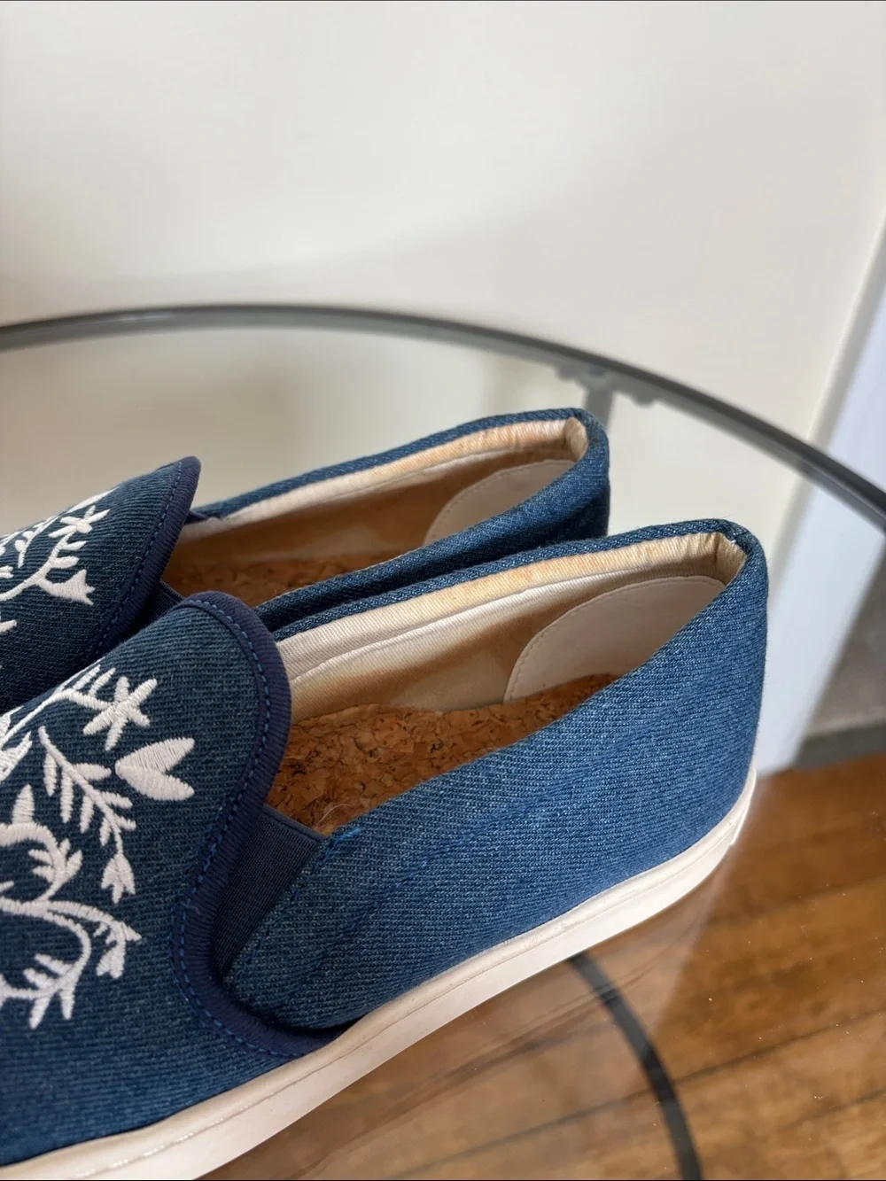 Saludos Women’s Blue Chambray Canvas Embroidered Slip-On Flats Floral Animal Art